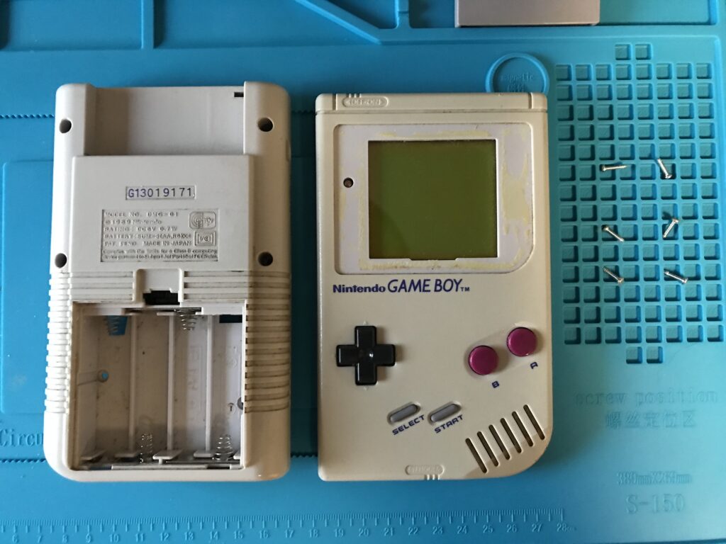 Gameboy öppnad